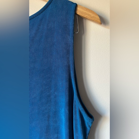 Chico's Travelers Classic Tank Side-Slit Bateau Neck Striking Teal Size L - Picture 8 of 10